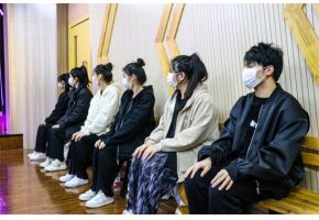 艹女人的b网站"北音附中高三表演专业阶段性考试"